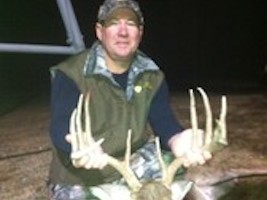 Wayne hunted this 12 pointer all season long after seeing it early in the season. This time, he didn't get away!